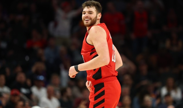 华体会官网入口-都挺能抢！克林根11分15板5助3帽&amp;庄神6分17板4助2断