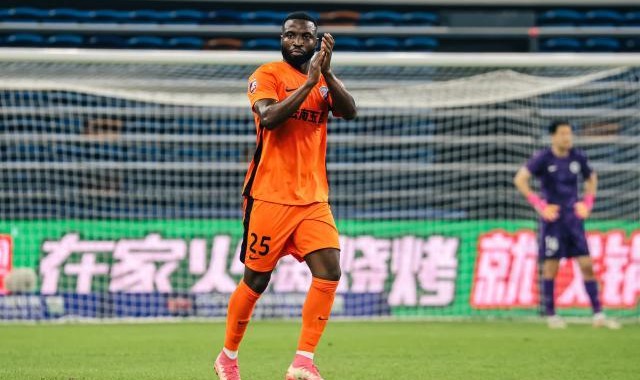 国足的遗憾？奥斯卡首秀造2球复刻水爷招牌动作