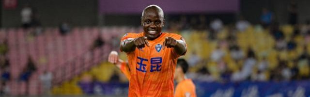 华体会官网入口-越老越生猛谁也挡不住！ 穆谢奎上演冲超帽子戏法